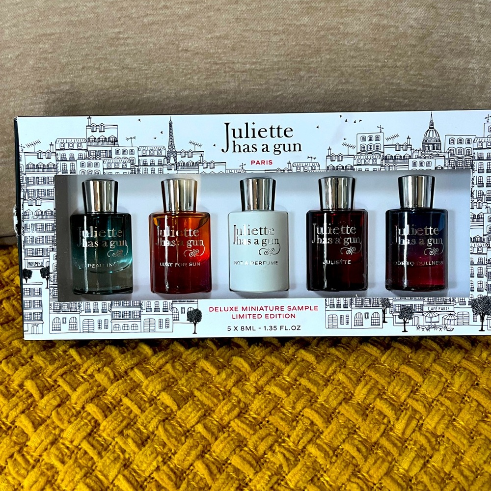 Juliette Has A Gun Deluxe Miniatures set NWB